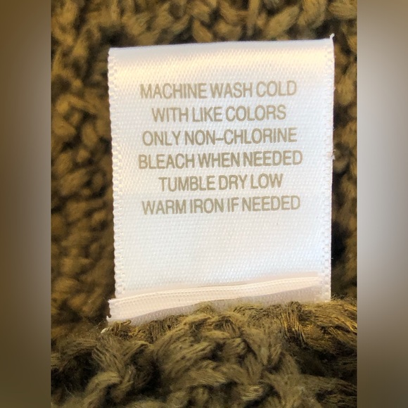 WESTPORT 1962 sM olive grn crochet sweater Looks brand new! Asymmetrical hem - Picture 4 of 5